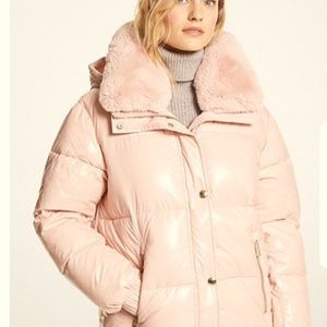 Fur collar puffer jacket in gold, must have this season